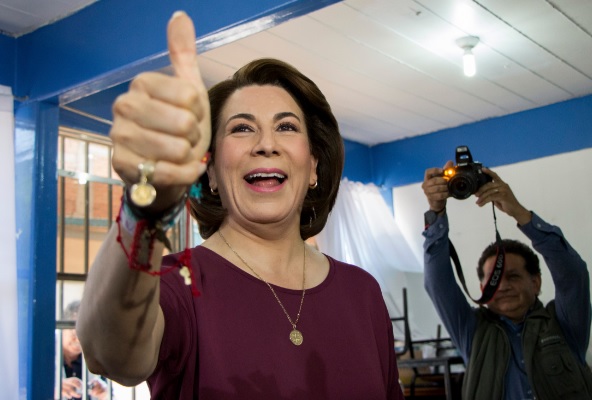 Lorena Martínez, candidata de la alianza PRI, PT, PVEM y PANAL, para la gubernatura de Aguascalientes.