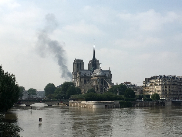 El incendio se originó a las 4:10 de la tarde.