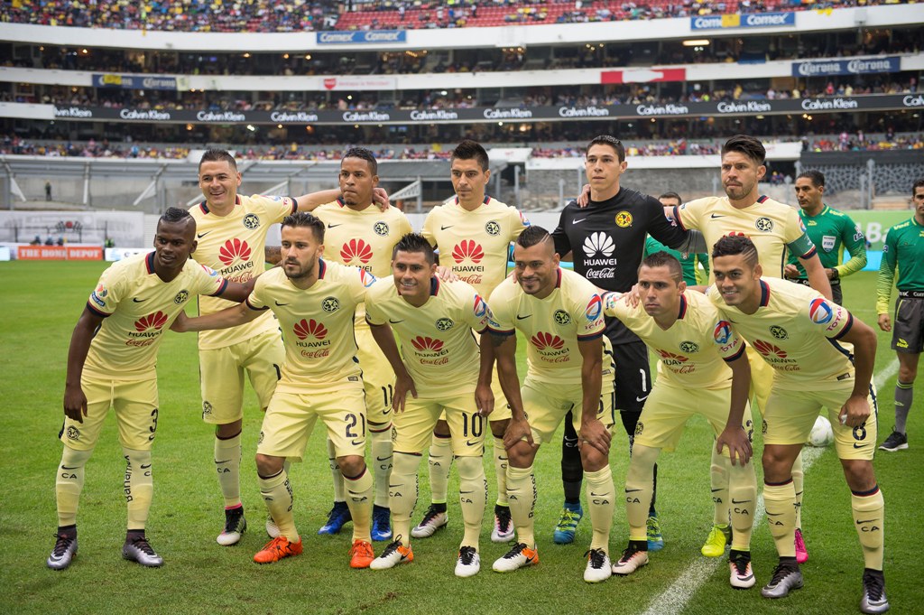 Club América en un partido de la Liga MX