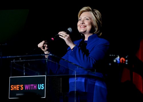 "Estamos al borde de un momento histórico, sin precedentes", dijo Clinton en California