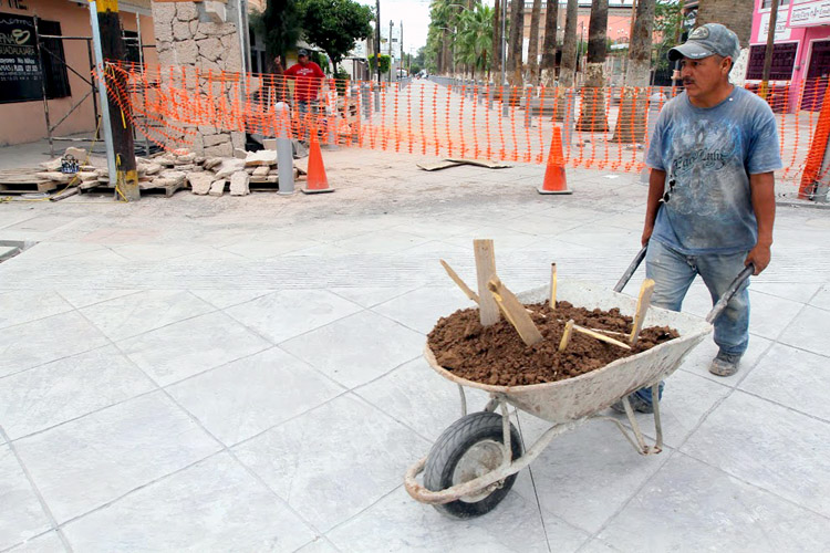 El retraso en obras de la Morelos ha provocado caída en ventas de más del 60%.