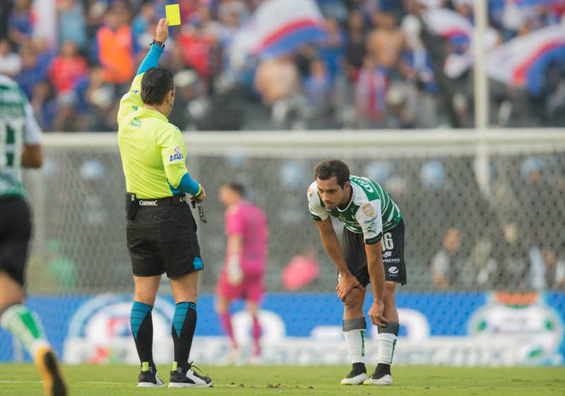 Adrián Aldrete en un partido en el Estadio Azul