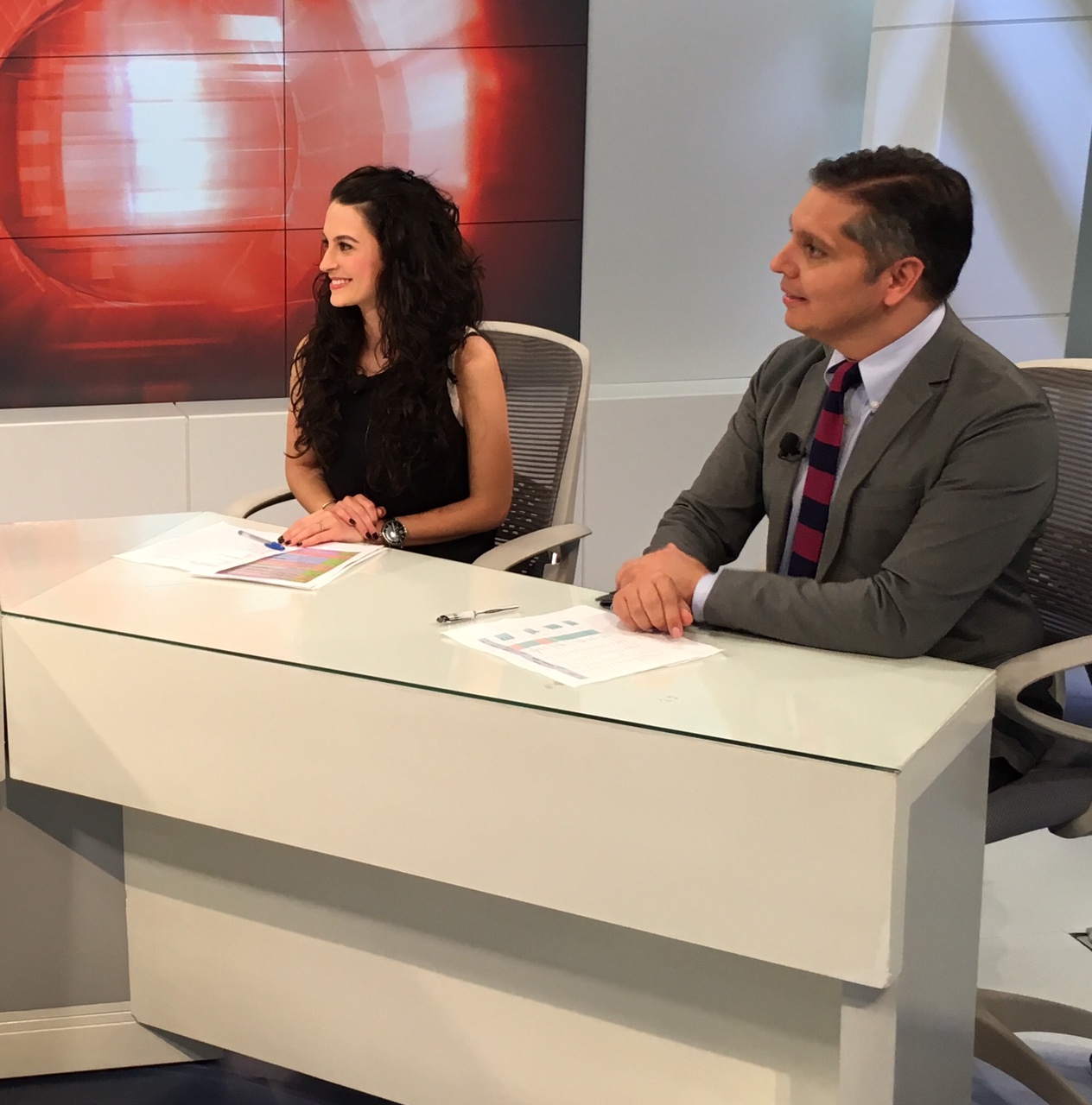 Alexandra Zapata y Eduardo Bohórquez en entrevista con Carlos Puig en MILENIO Televisión.
