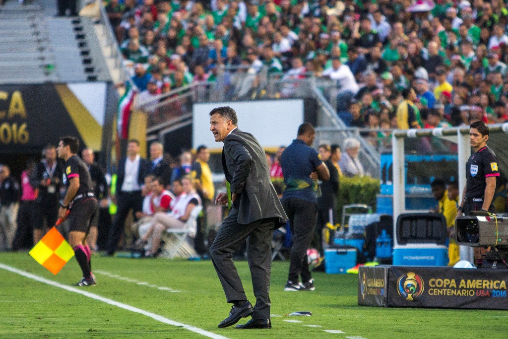 Juan  Carlos Osorio durante el duelo ante Jamaica