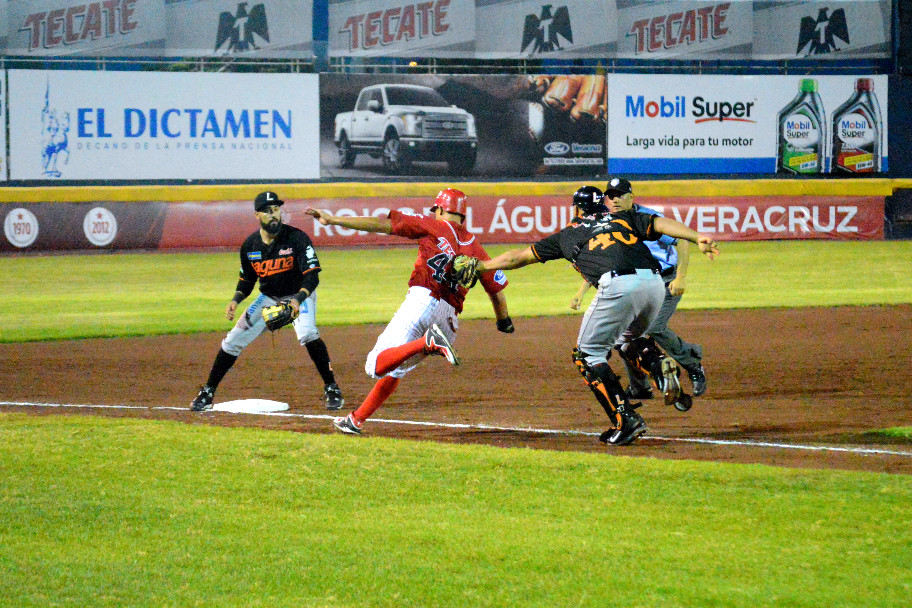 Vaqueros Laguna venció 0-5 a Rojos del Águila de Veracruz en el segundo partido de la serie.