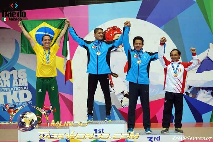 Lagunero Salvador Carrillo, campeón mundial en formas de TKD.
