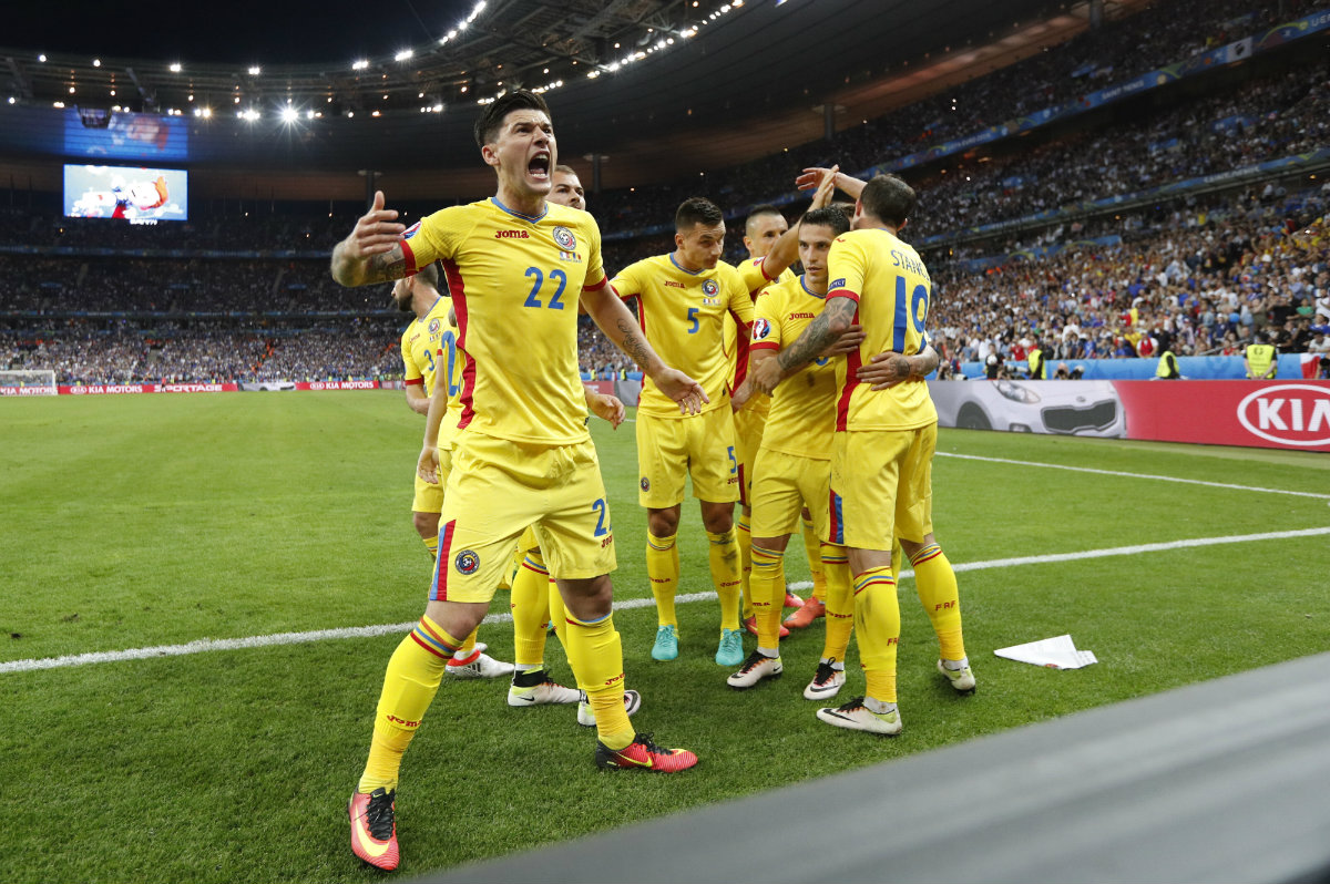 Rumania festeja luego de igualar el marcador