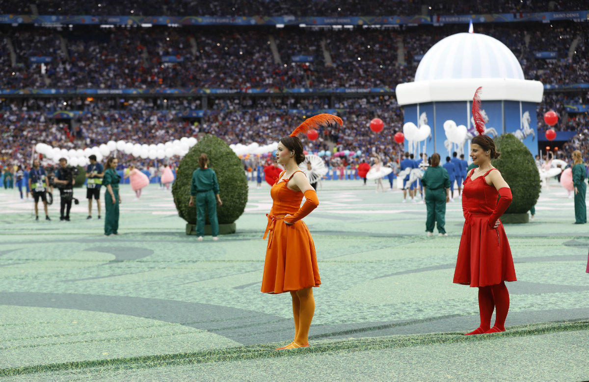 Una colorida inauguración se vivió en el Stade de France