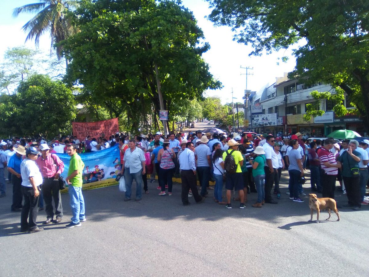 Los disidentes se volvieron a concentrar a la altura del kilómetro 18, cerca de la comunidad de Ocuiltzapotlán y amenazan con volver a bloquearla.