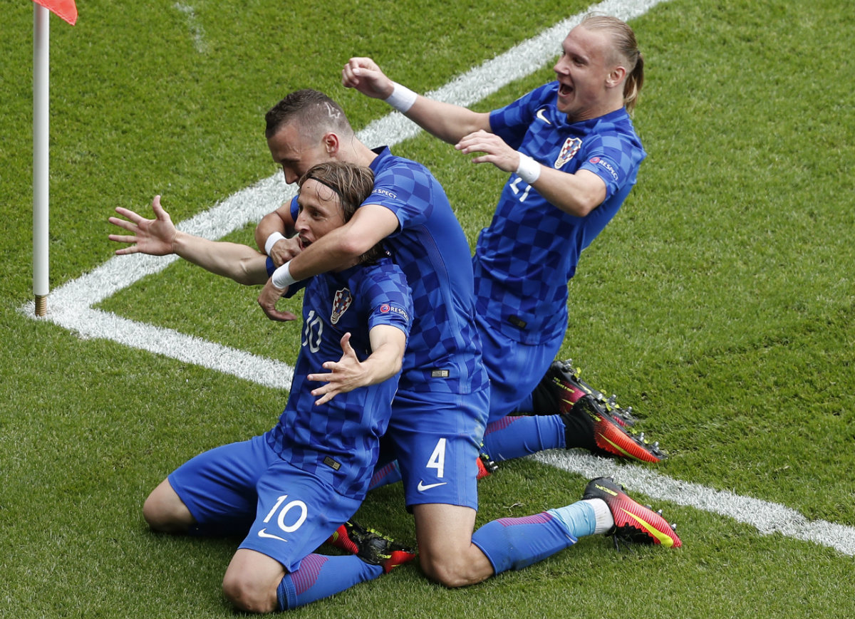 Los croatas festejan tras el gol de Luka Modric