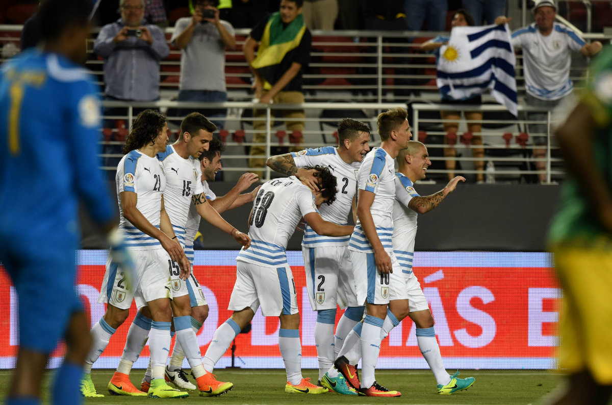 Uruguay derrota 3-0 a Jamaica en partido trámite de Copa América Centenario