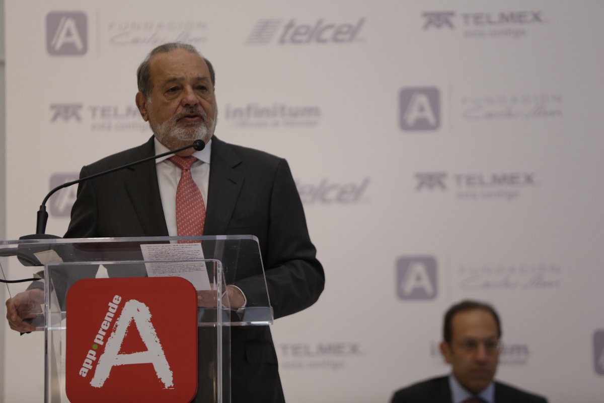 Carlos Slim durante la presentación de Apprende