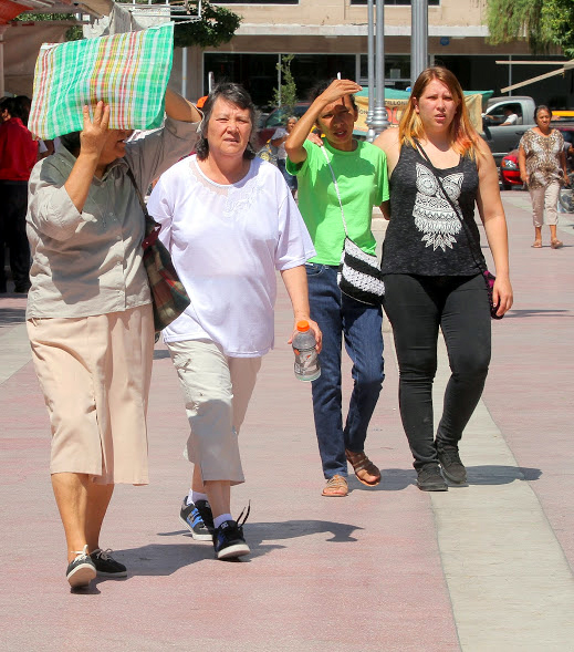 Se exhorta a los ciudadanos a permanecer hidratados, sobre todo menores y adultos mayores y evitar la exposición directa al sol.
