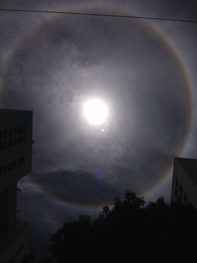 Halo solar captado al sur de la Ciudad de México.