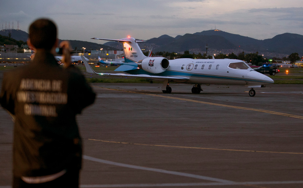 El narcotraficante fue traslado a la Ciudad de México en un jet de la Marina Armada.