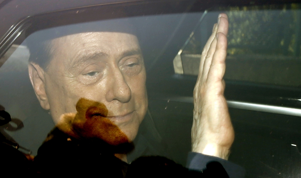 Silvio Berlusconi sale del hospital tras su operación de válvula cardiaca