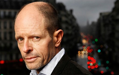 El autor asegura que la novela negra tiene un futuro bastante brillante, pero las editoriales tienen que hacer el esfuerzo de no publica cualquier cos