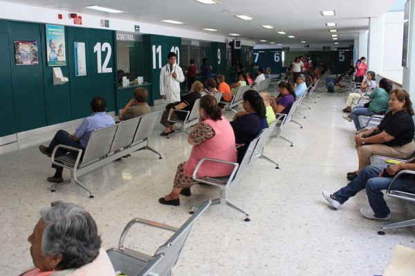 Bajo protesta por Ley de universalización