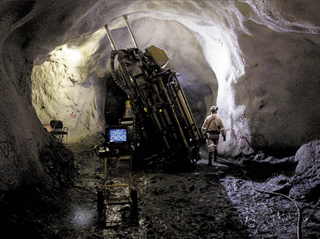 El capital del país más interesado en la minería nacional es de Canadá. 