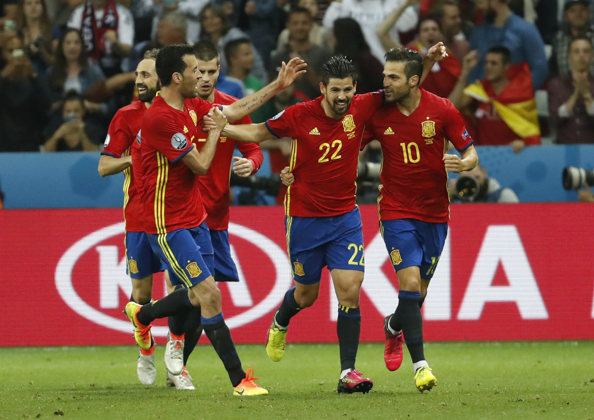 Nolito amplía la ventaja para España