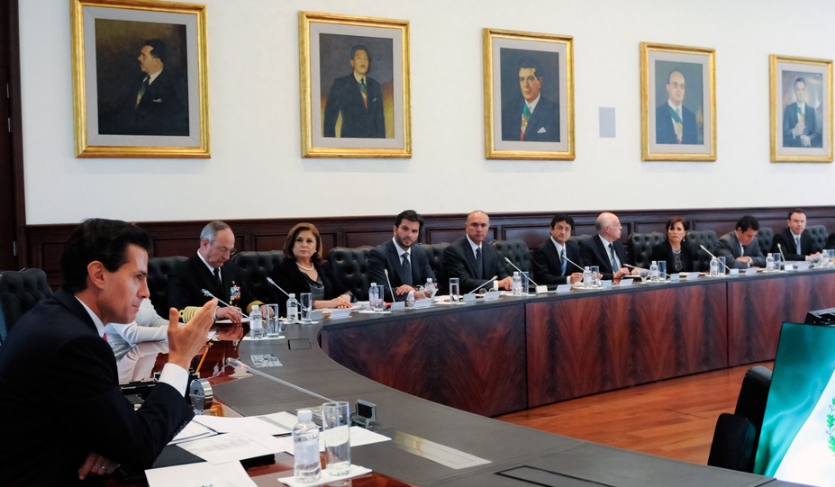 El presidente Enrique Peña Nieto y los integrantes de su gabinete.