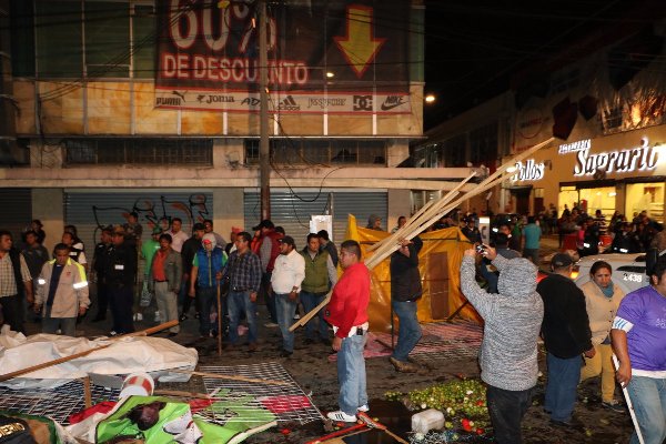 La delegación Xochimilco retiró a los vendedores de las inmediaciones del mercado 377.