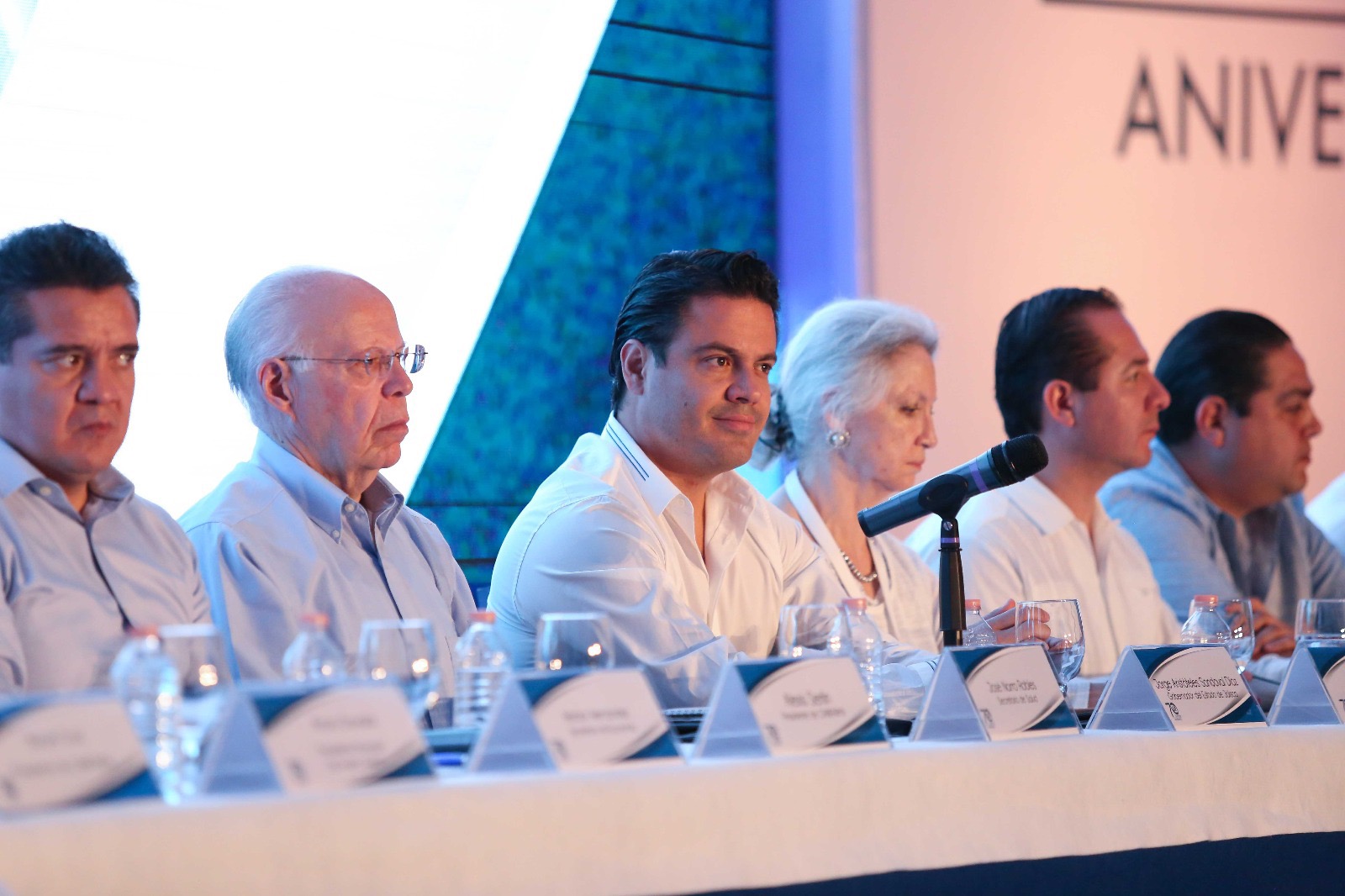 El gobernador participó en la convención “La salud como factor de competitividad”