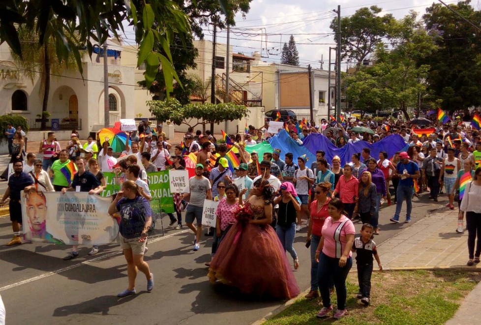 Más de dos mil personas se dirigen hacia Plaza Liberación. 