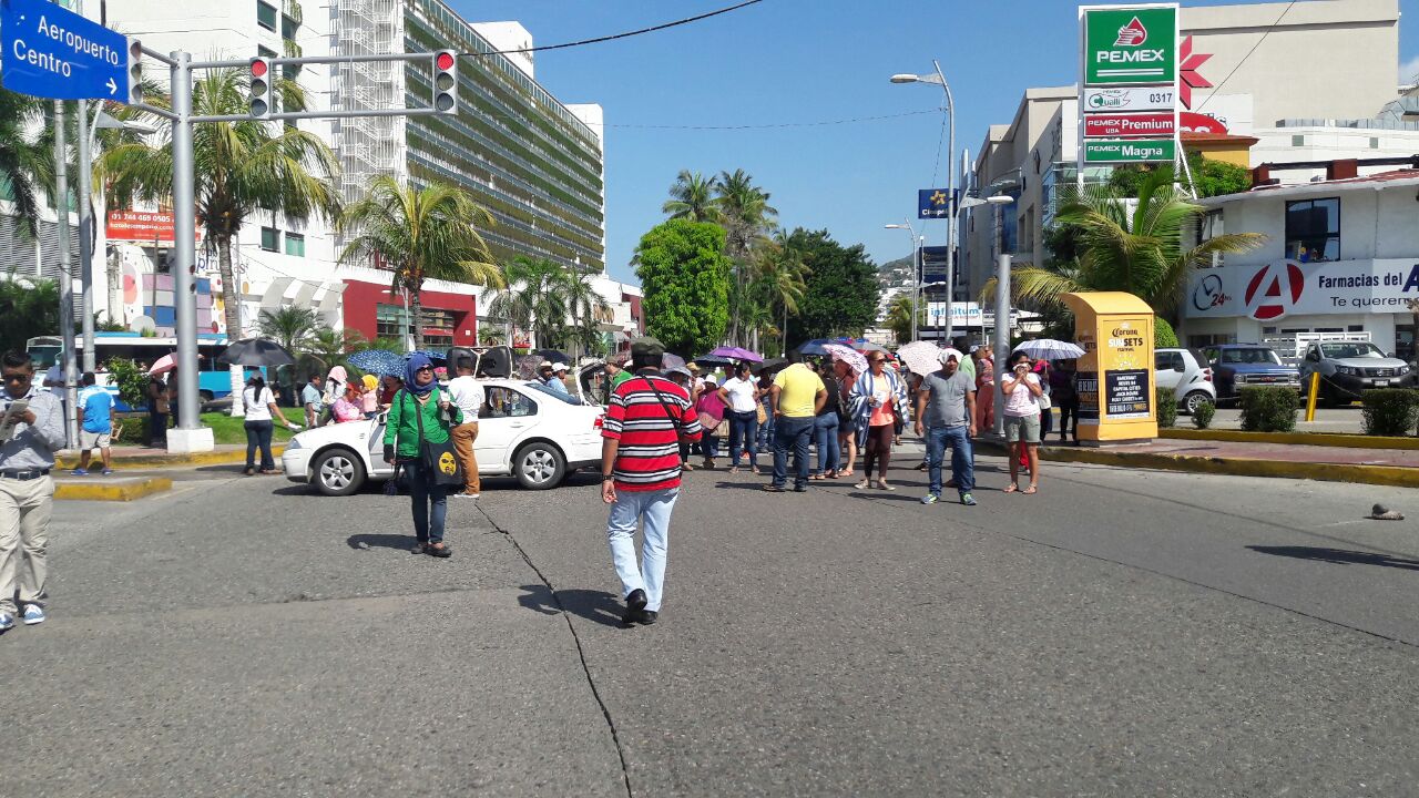 Después de más de cuatro horas de bloqueos, los maestros se retiraron de la zona.
