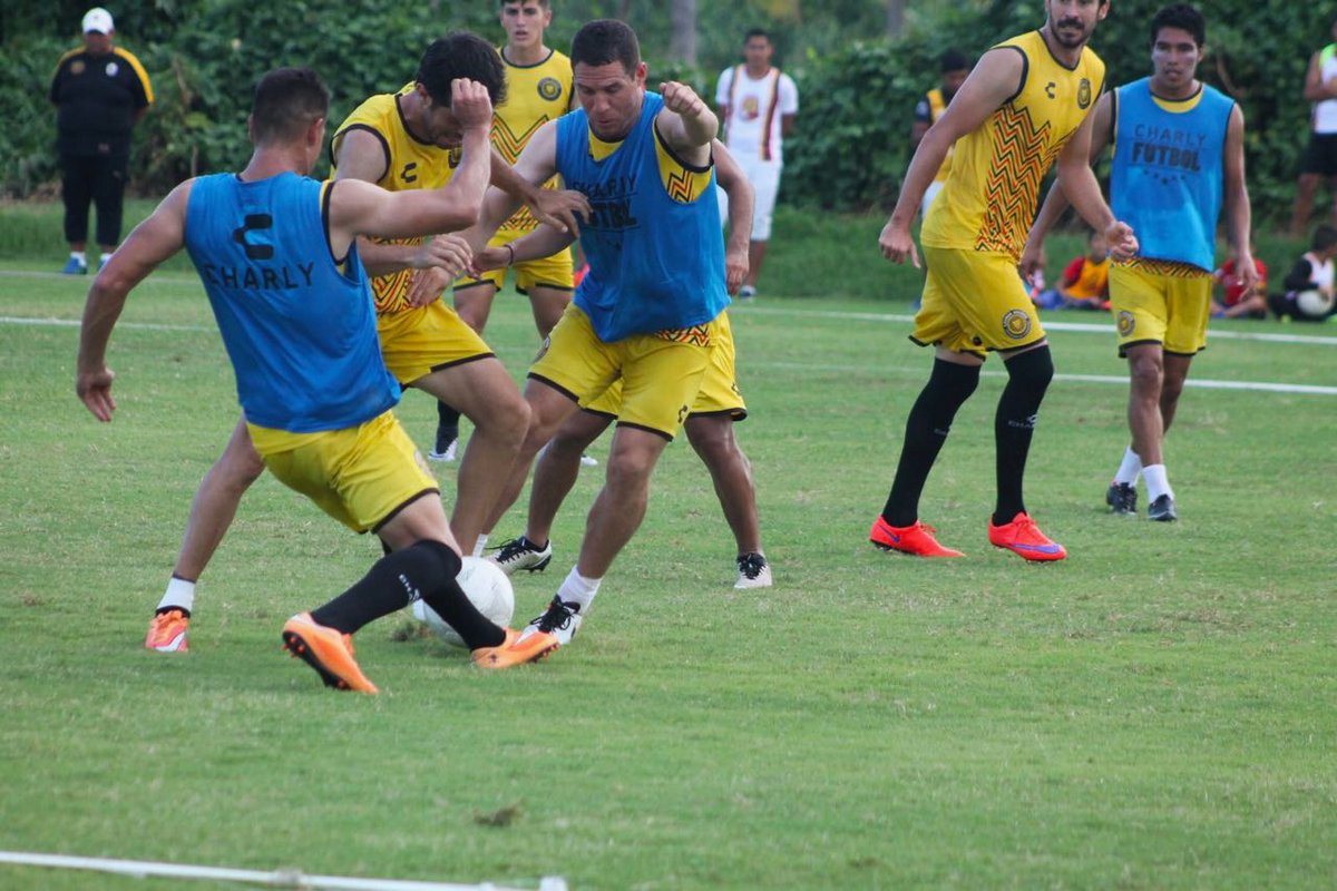 Leones Negros durante trabajos de pretemporada.