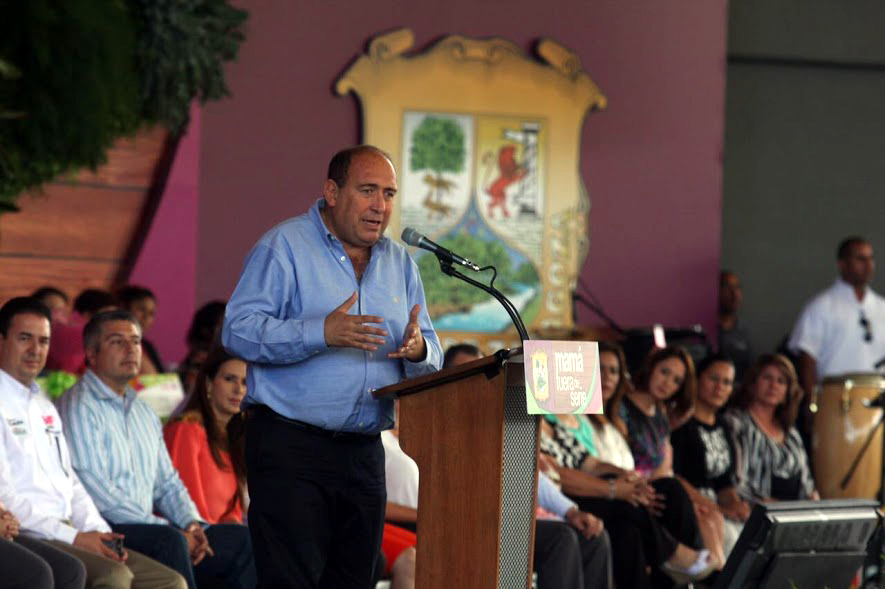 Rubén Moreira, dijo que también hay papás que merecen ser honrados por su esfuerzo y dedicación en la educación de sus hijos.