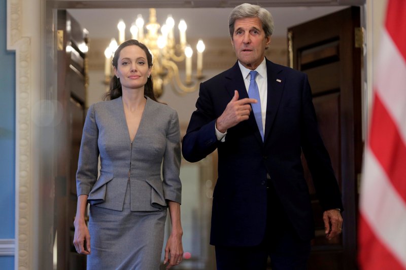 Angelina Jolie y John Kerry.