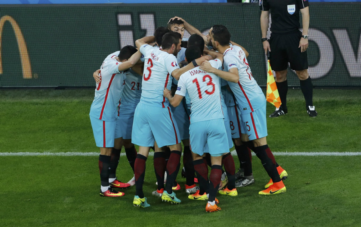 La celebración turca tras el gol de Burak Yılmaz 