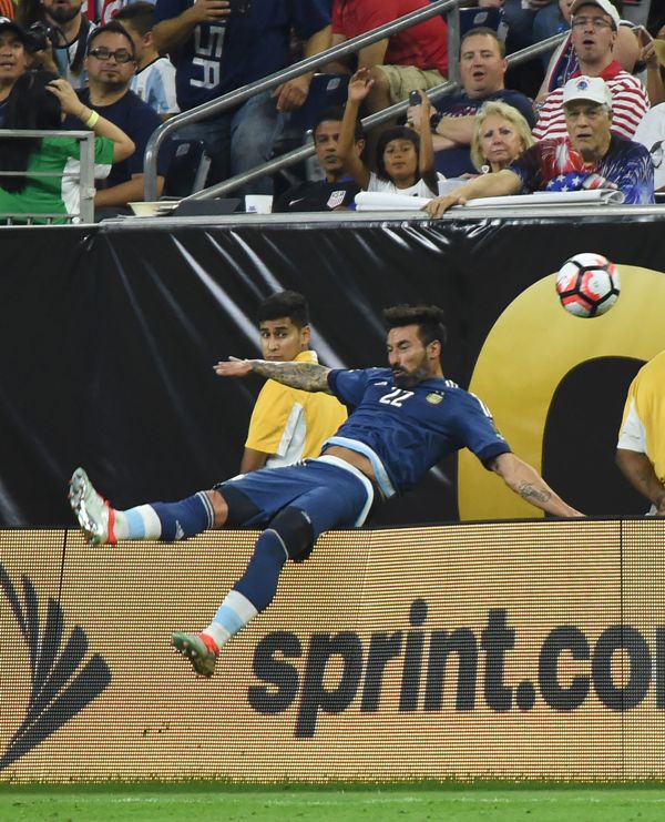 Lavezzi, al momento de su caída 