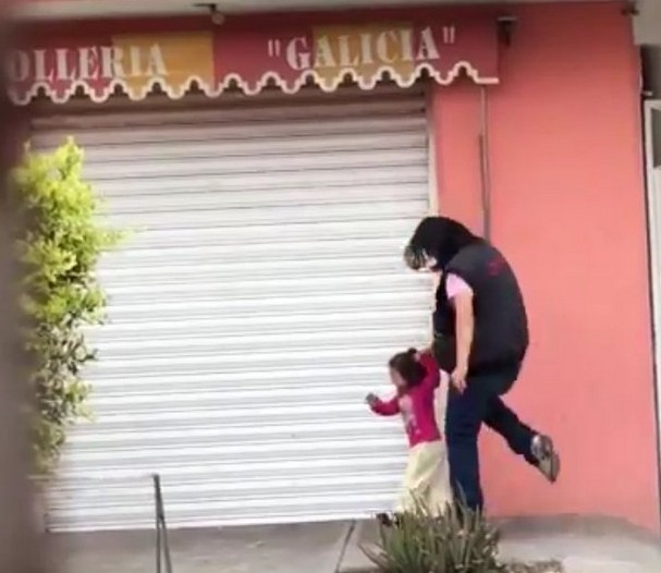 La procuraduría capitalina y el DIF local no han podido localizar a la madre.