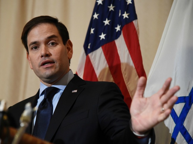Rubio tiene grandes posibilidad de ganar el escaño en el Senado, según una encuestadora. 