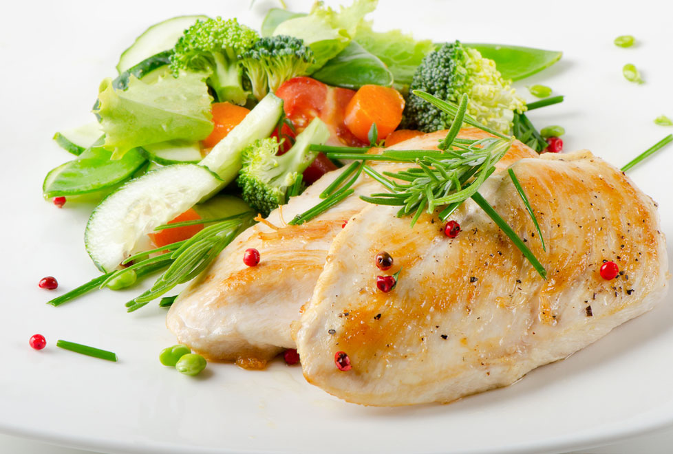 Tips: Respeta los horarios de comida, sirve en platos chicos y mastica despacio