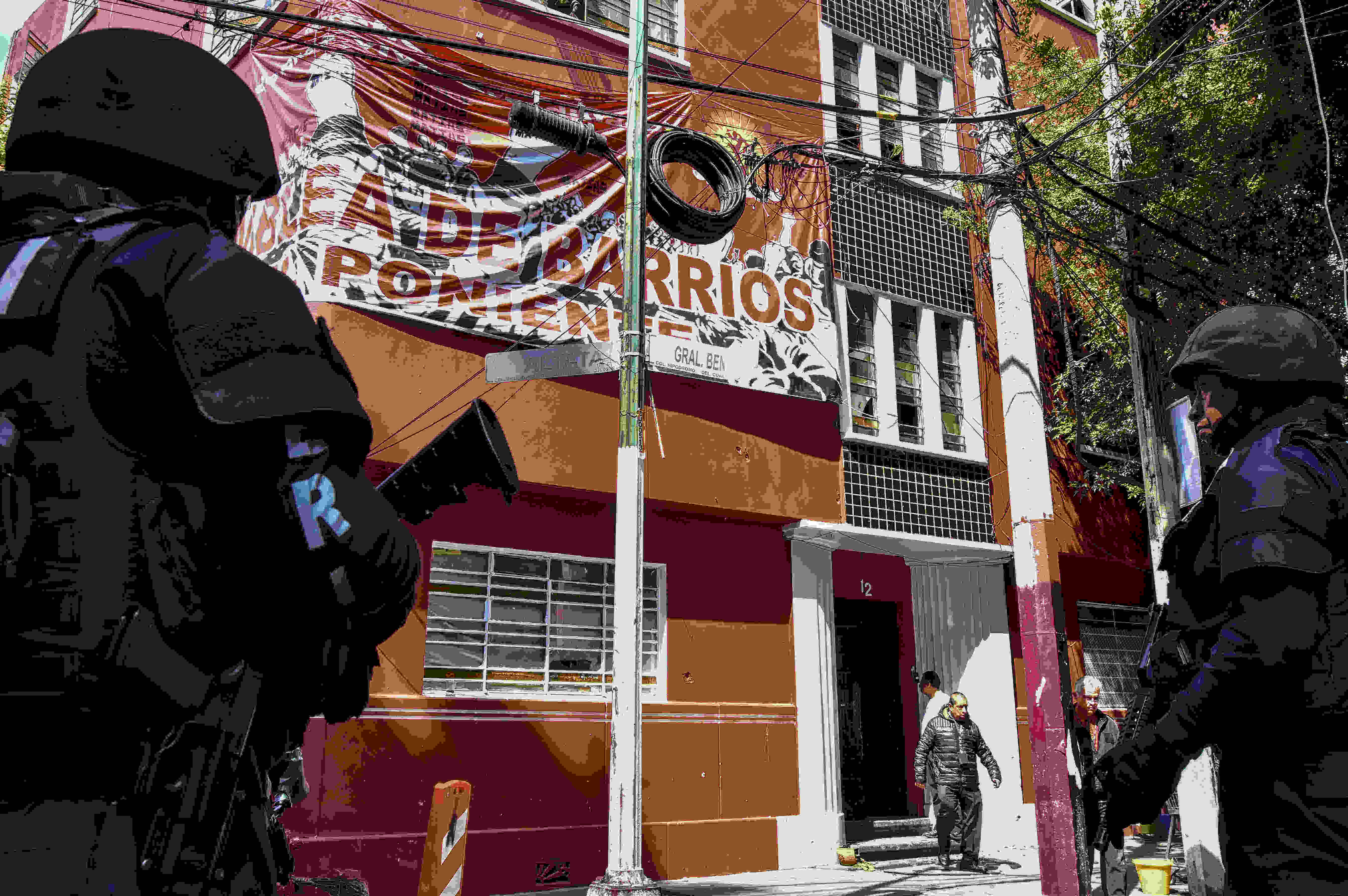 El túnel y bodegas encontrados en el edificio ocupado en Benjamín Hill son parte de los cimientos, según la Asamblea de Barrios Poniente.