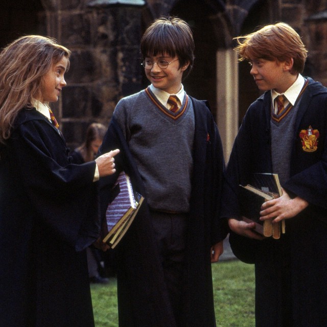 Harry Potter es una historia escrita por J.K. Rowling. 