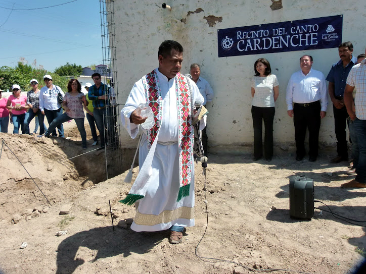 Colocan la primera piedra del recinto Cardenche.