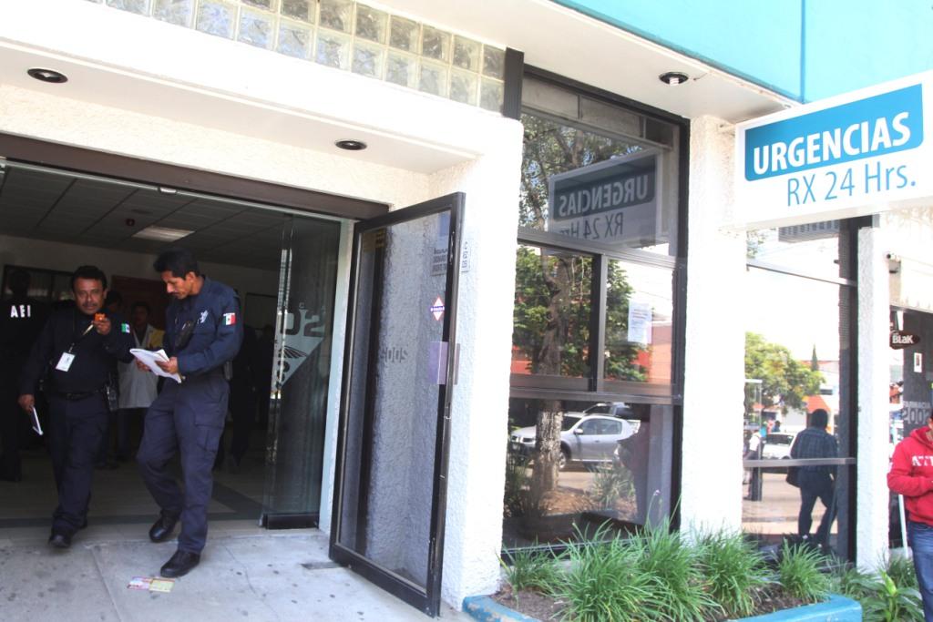 El docente fue trasladado al Hospital Regional, donde falleció debido a la gravedad de sus lesiones.