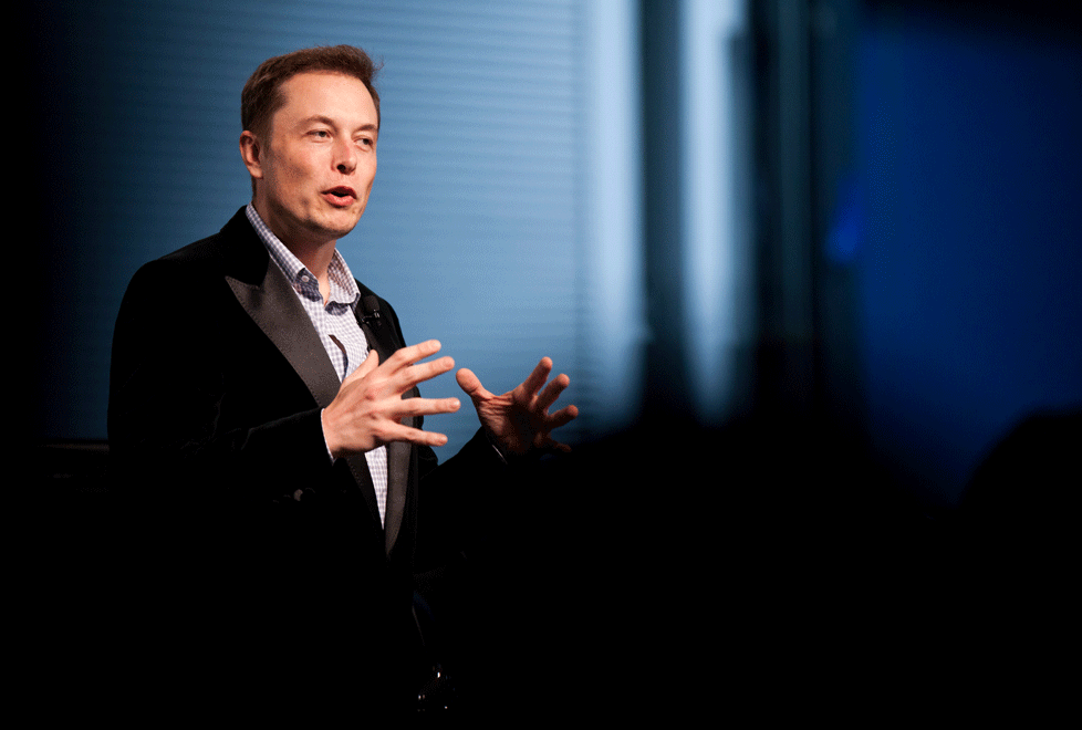 Elon Musk dice que si Tesla compra SolarCity, sus clientes podrán tener toda la oferta de productos en un mismo punto: el auto, las baterías y los pán