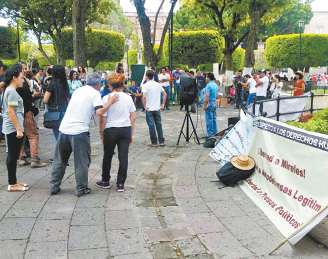 La manifestación en Morelia en favor del ex líder de los "autodefensas". 