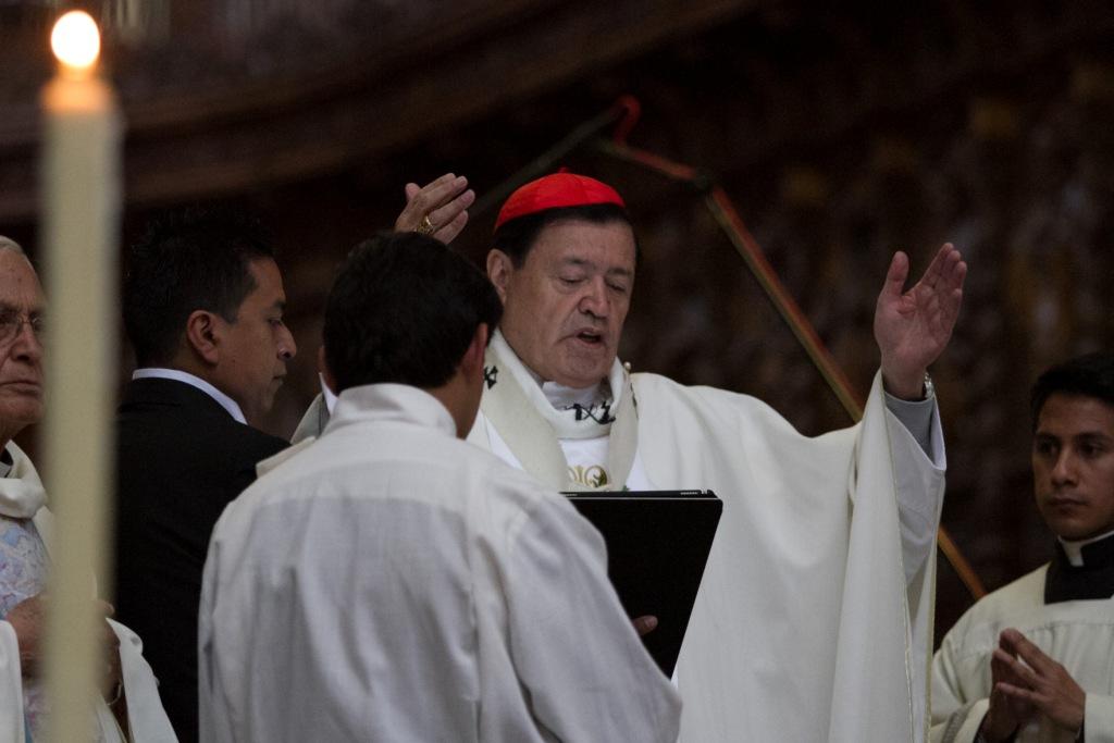 Durante la misa de este domingo, el cardenal oró por los que fallecieron en los enfrentamientos entre autoridades y maestros disidentes en Oaxaca.