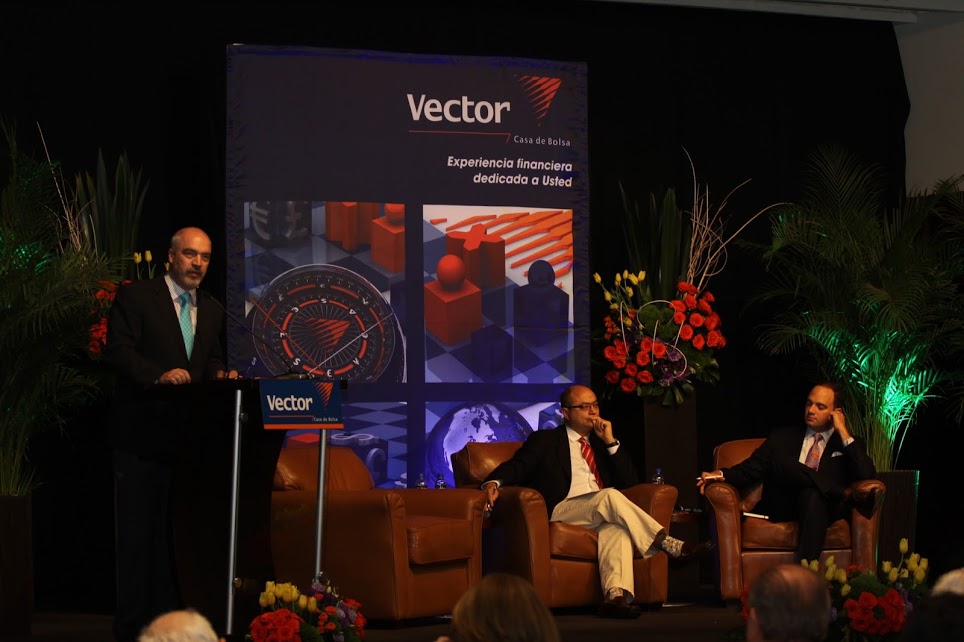 Carlos Puig fue uno de los participantes del Foro de Perspectivas Económicas de Vector Casa de Bolsa. 