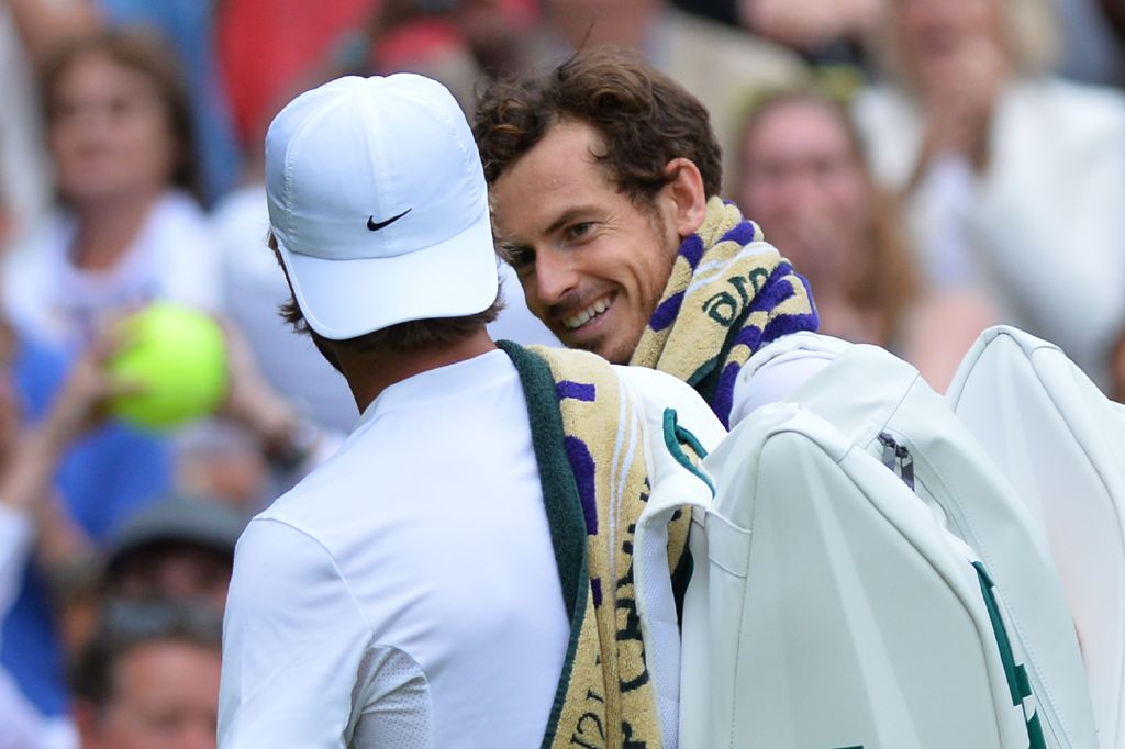 Andy Murray le ganó el pase a la segunda ronda a Liam Broady, durante el segundo día de Wimbledon