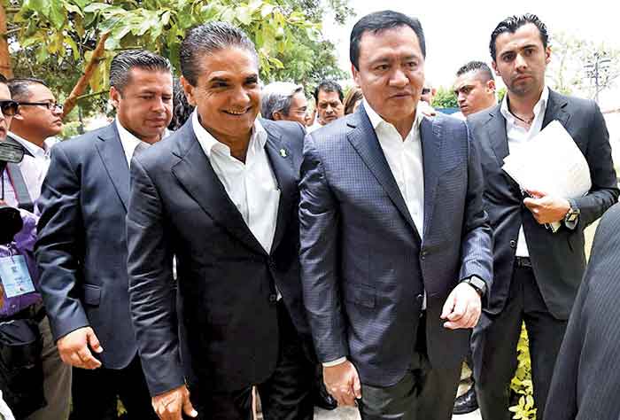 El gobernador de Michoacán y el secretario de Gobernación.