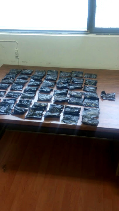 En Gómez Palacio fue detenido un sujeto con 54 bolsas de mariguana.