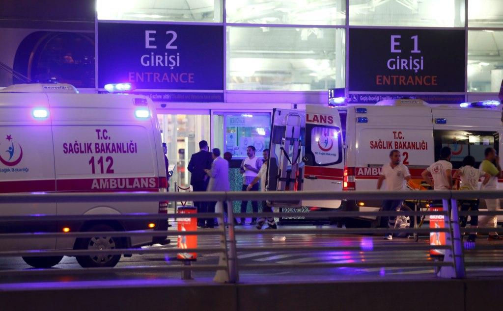 Las explosiones en el aeropuerto de Estambul dejaron varios heridos.
