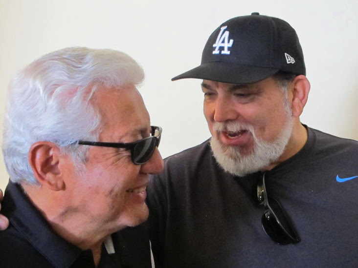 Pete Escovedo (izquierda) con Poncho Sánchez.